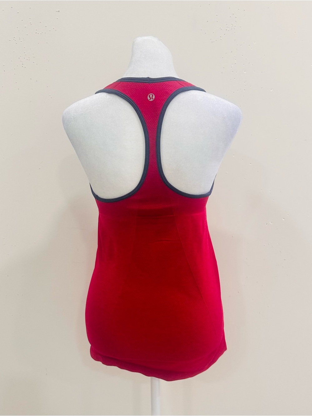 Lululemon Base layer tank top Sz 6 built sports tank top racer - Picture 3 of 6